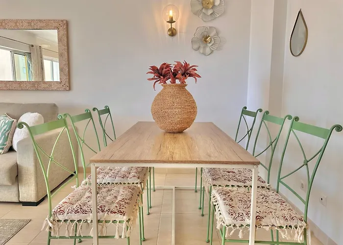 Lovely Beachfront Apartment With Aircon/Wifi