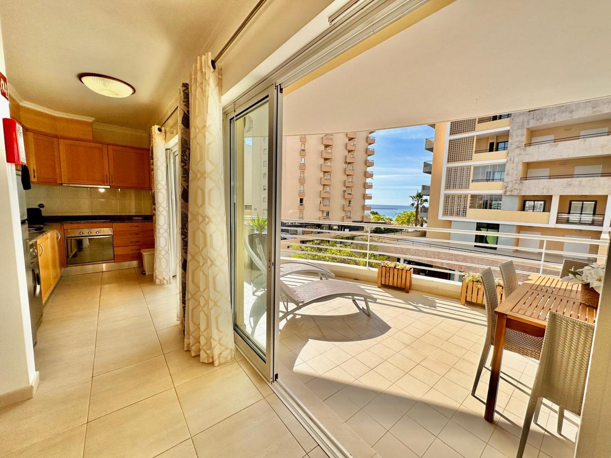 Lovely Beachfront With Aircon/wifi * Portimão